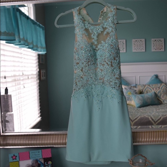 PROM DRESS - Picture 3 of 4